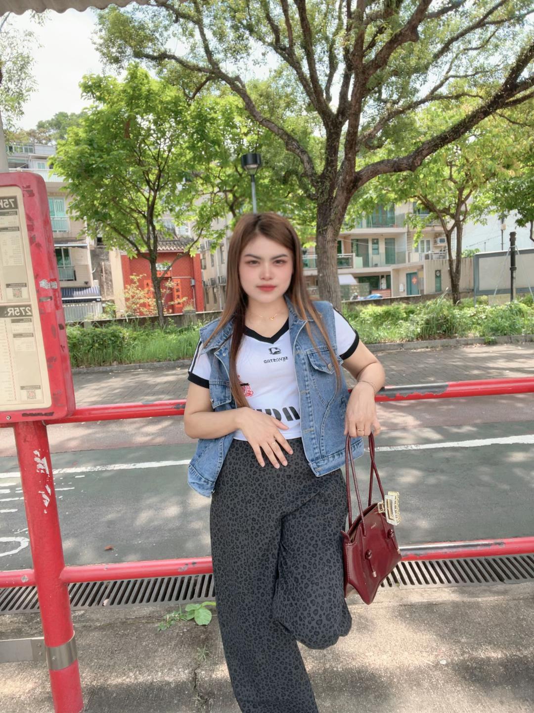@AMI AGHATA🇭🇰