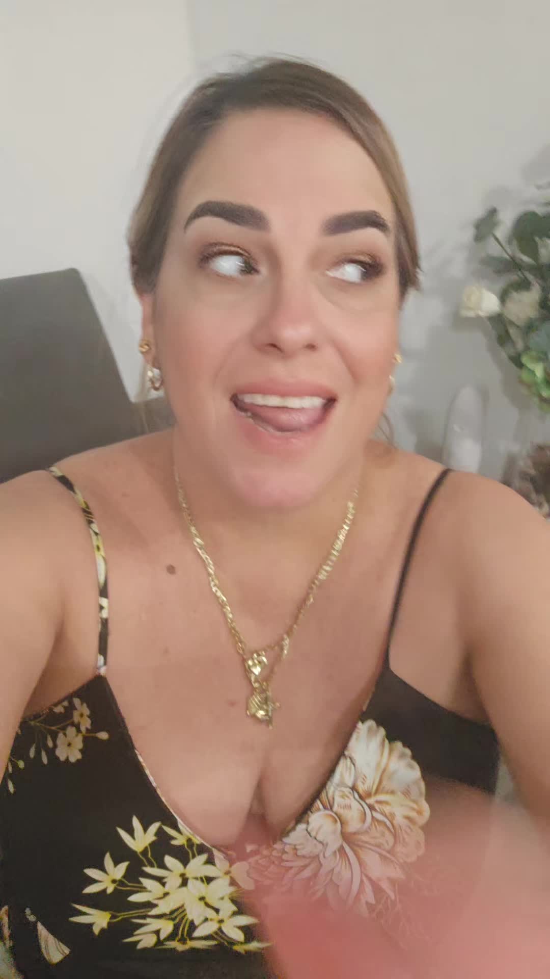 @Idania