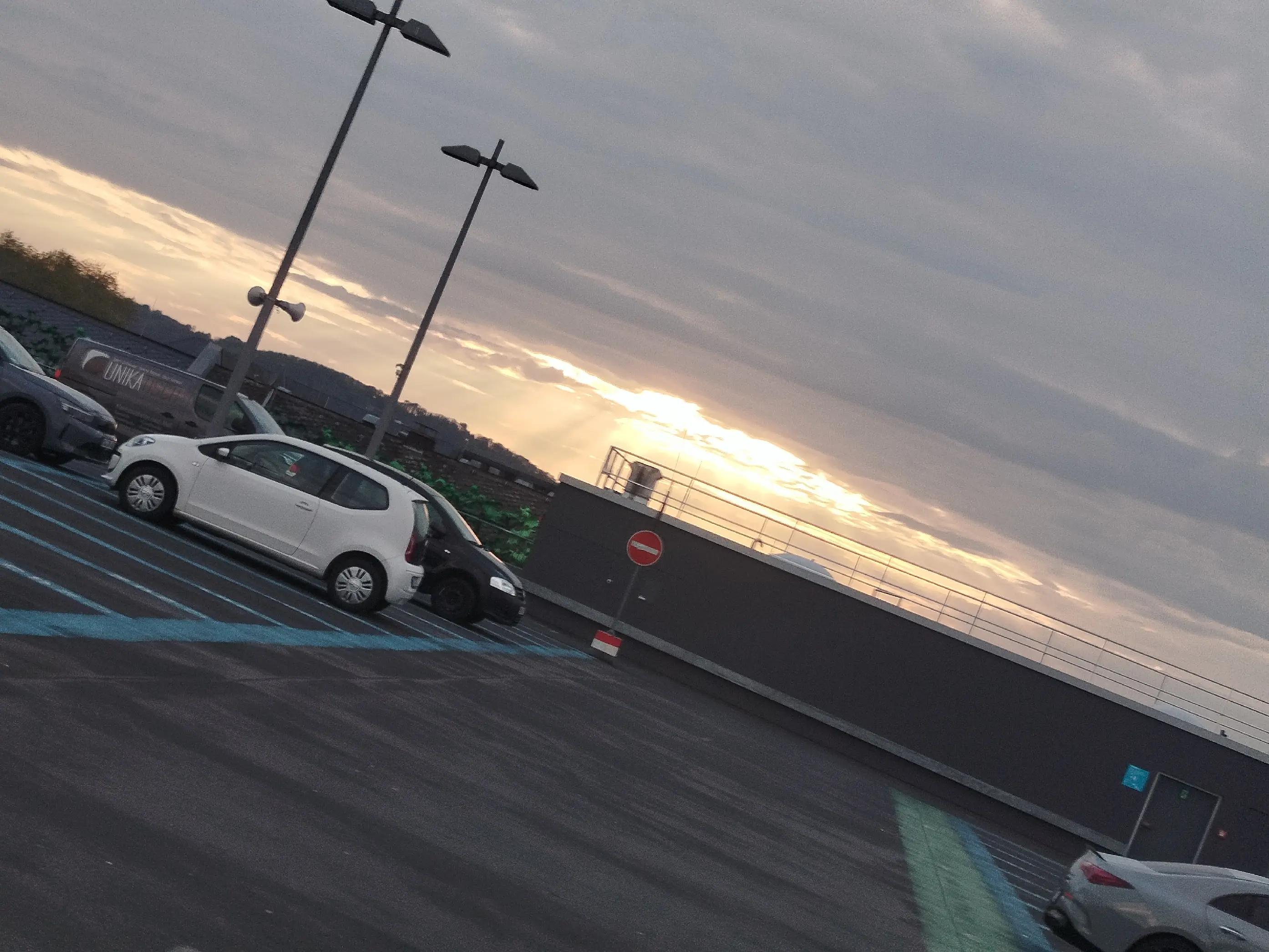@⚡