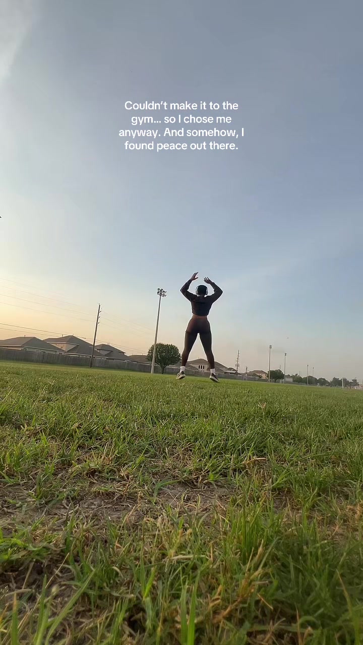 @prettylil.reyn._5.🖤