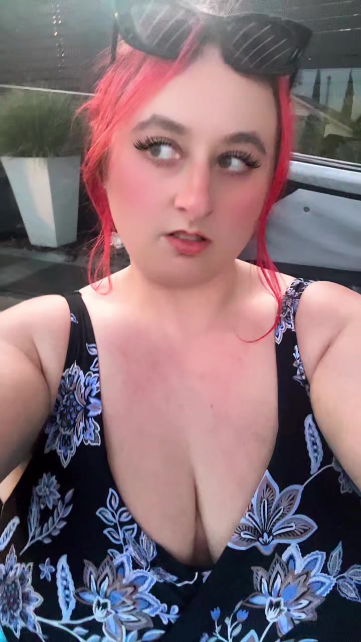 @MissBombshellBettie