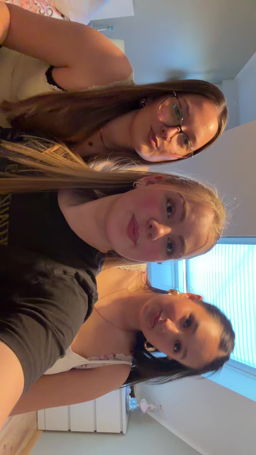 @𝔑I𝒱𝖠