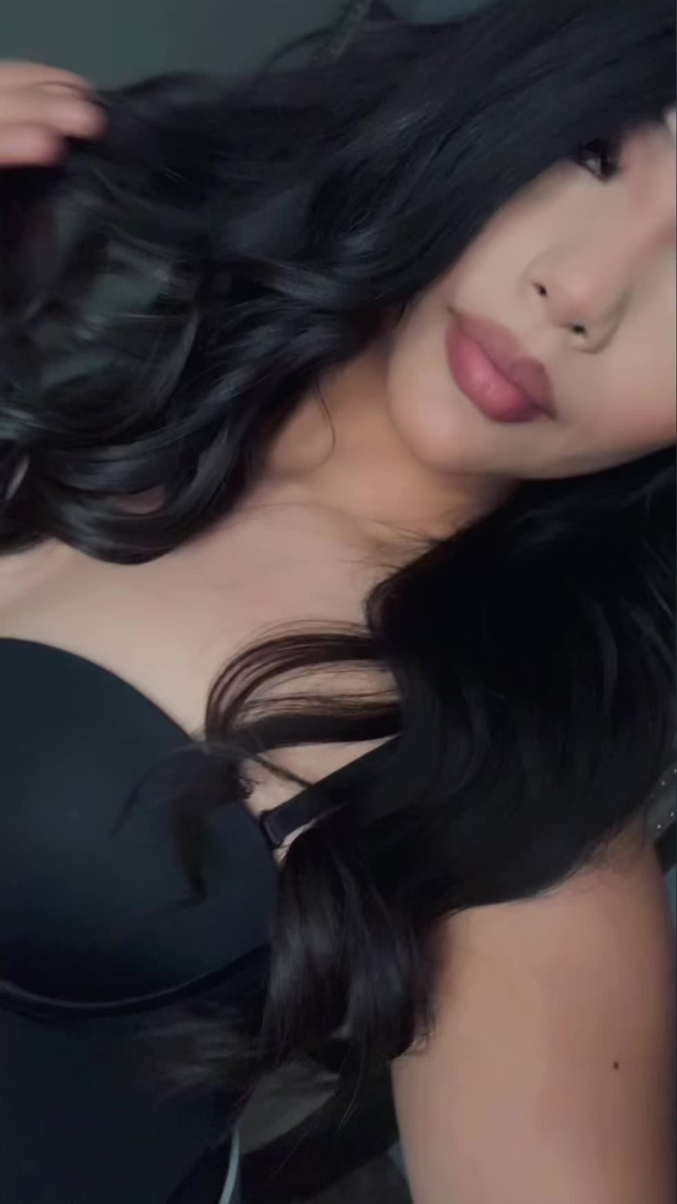 @𝒴.