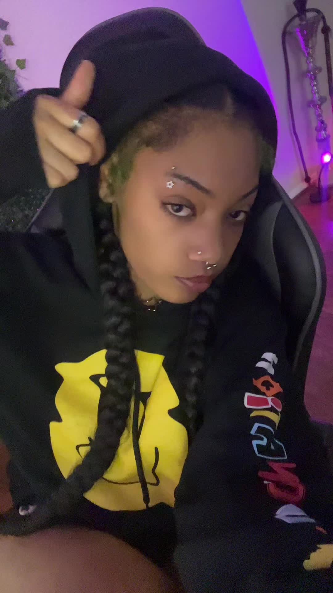 @✭