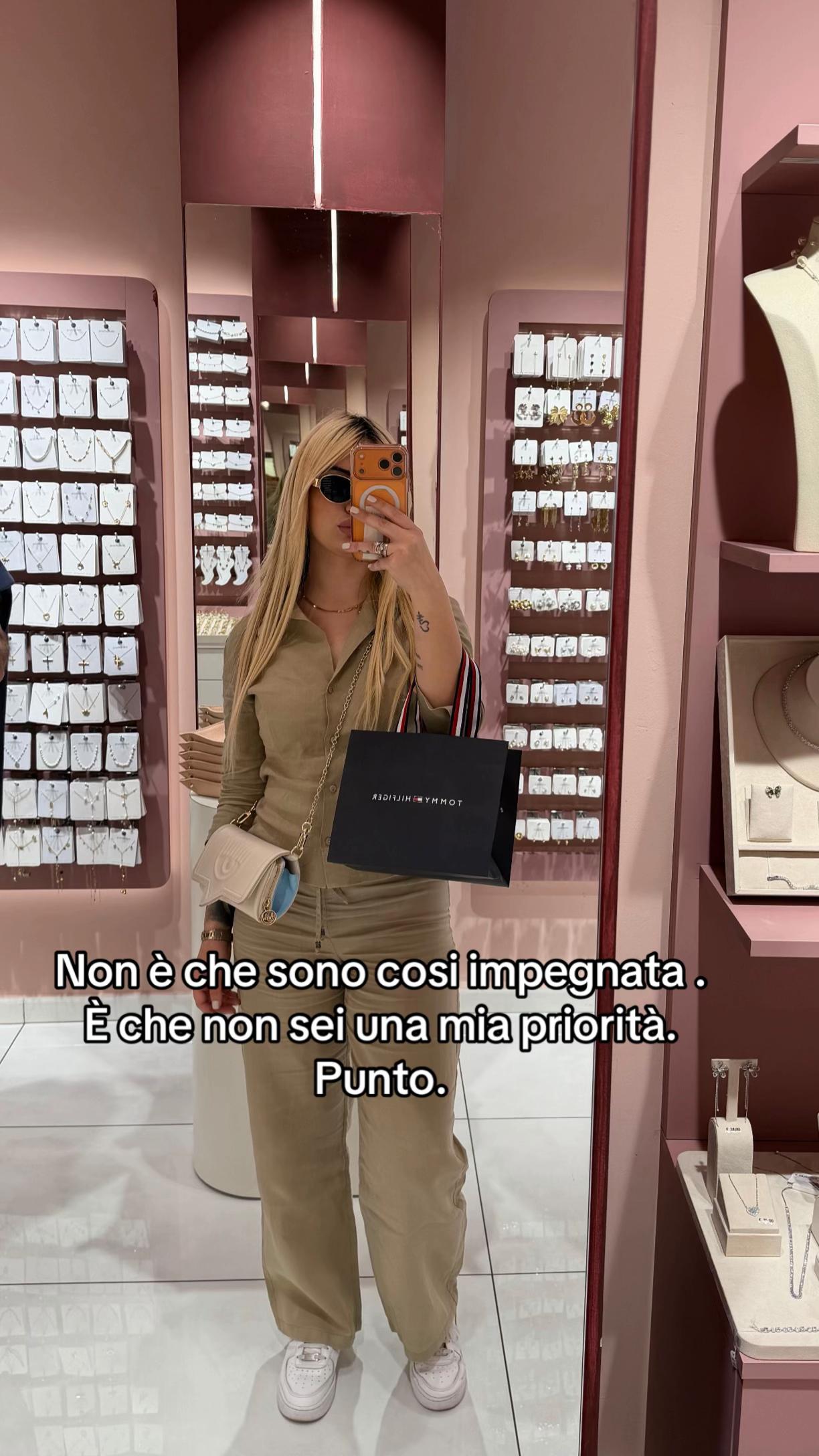 @𝑨𝒏𝒏𝒂𝒓𝒆́🖤