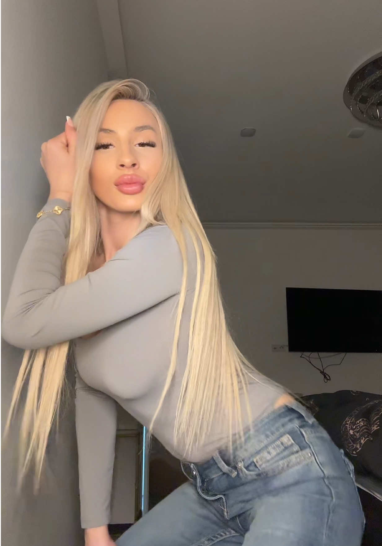 @Vazzzle