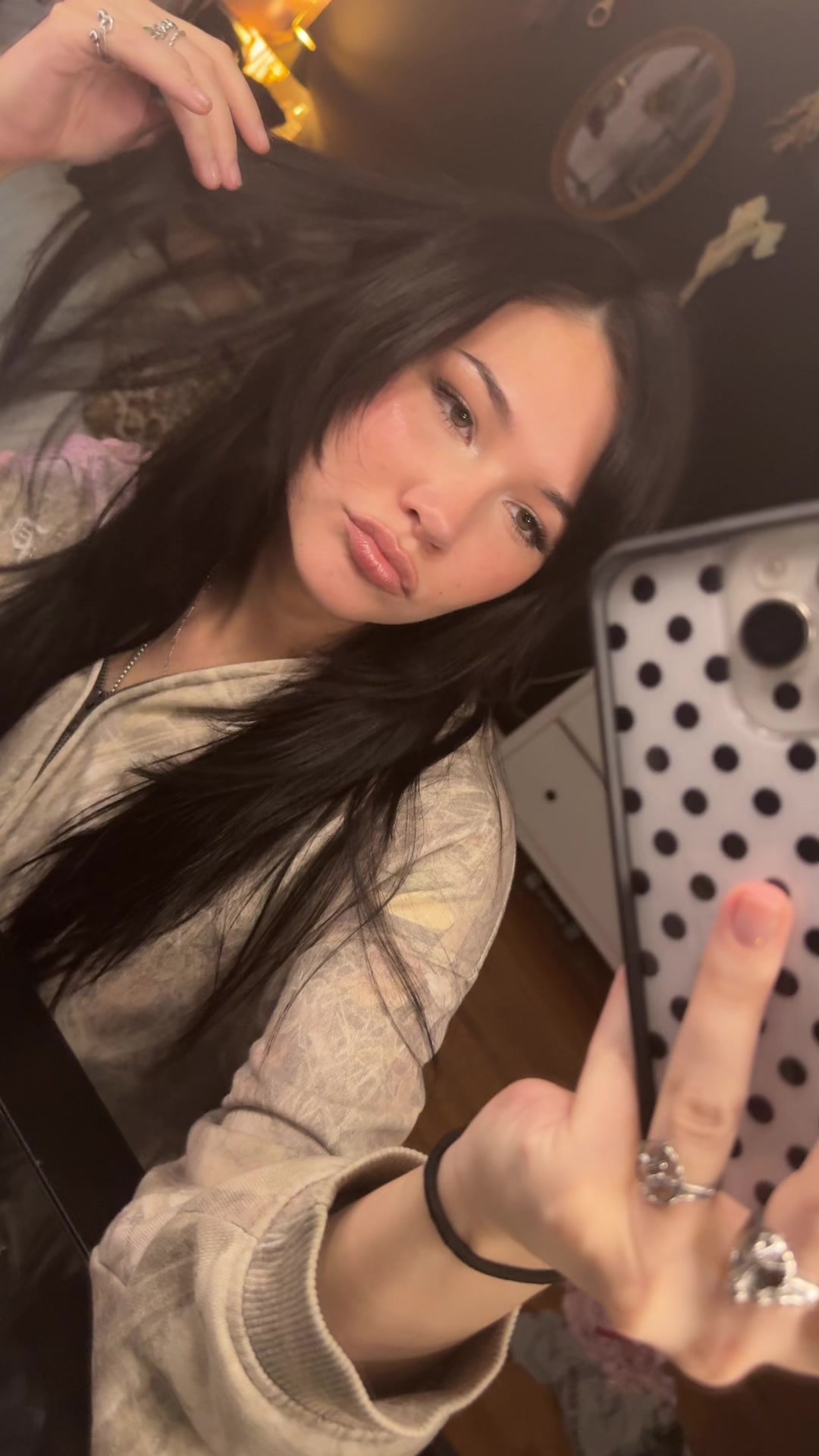 @𝖊