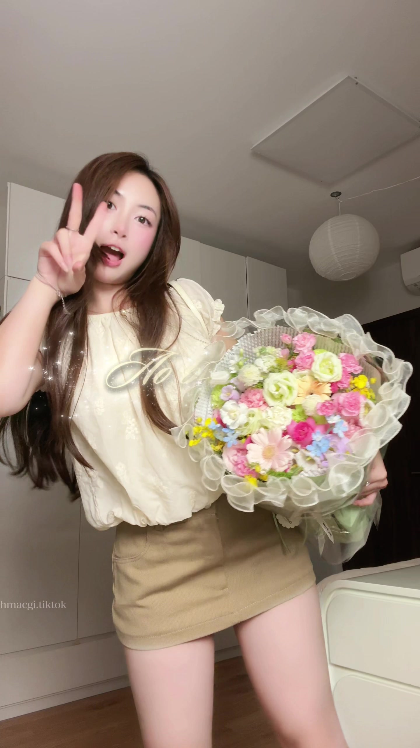 @T&Uacute; ANH MẶC G&Igrave;