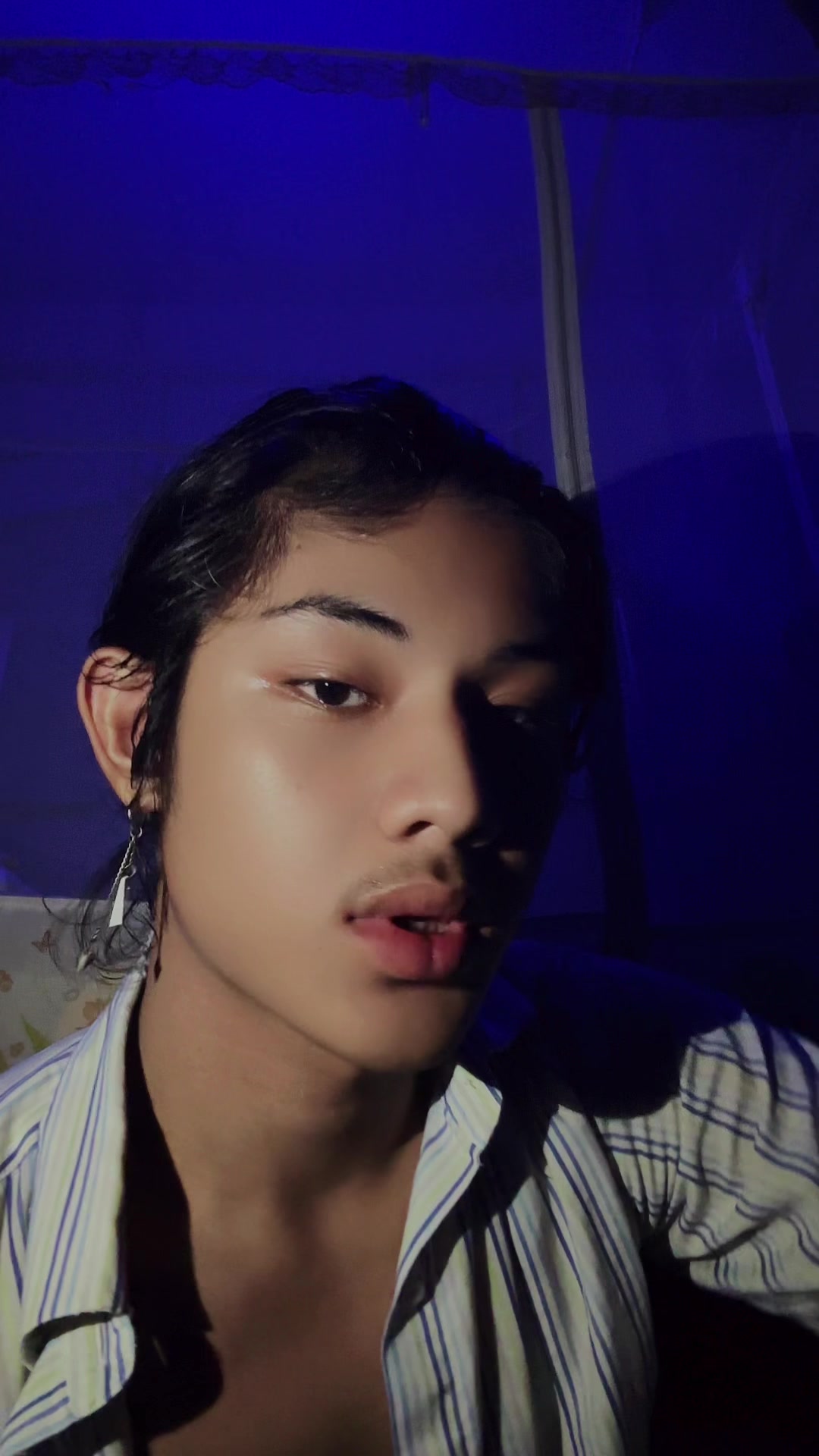 @💥Shine Maung💥 (ရှိုင်းမောင်)