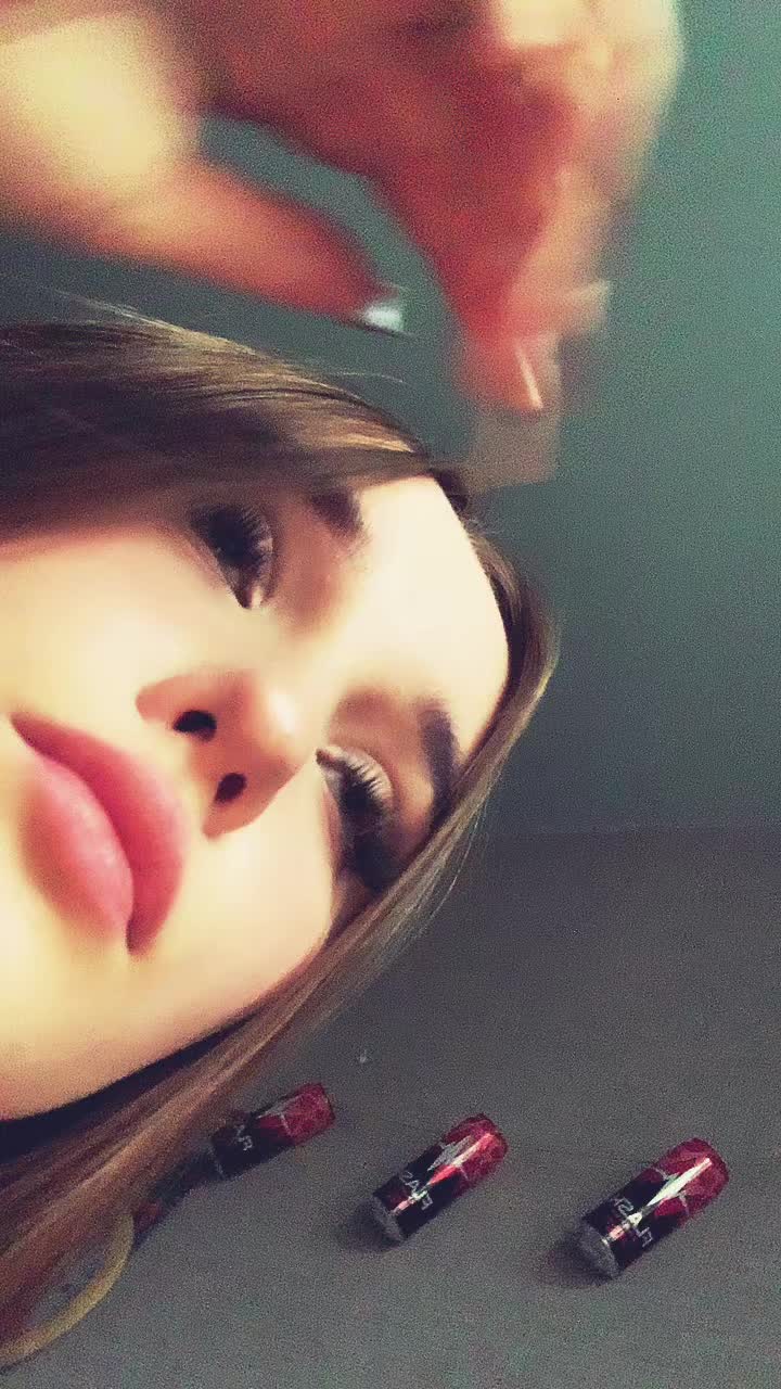 @👾