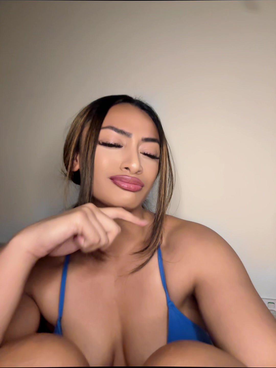 @♛