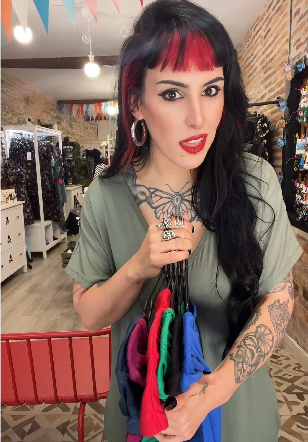 @Artistinta