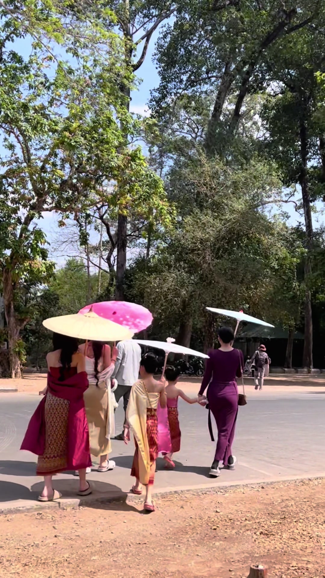 @Madam kmeng ម៉ាដាម ក្មេង