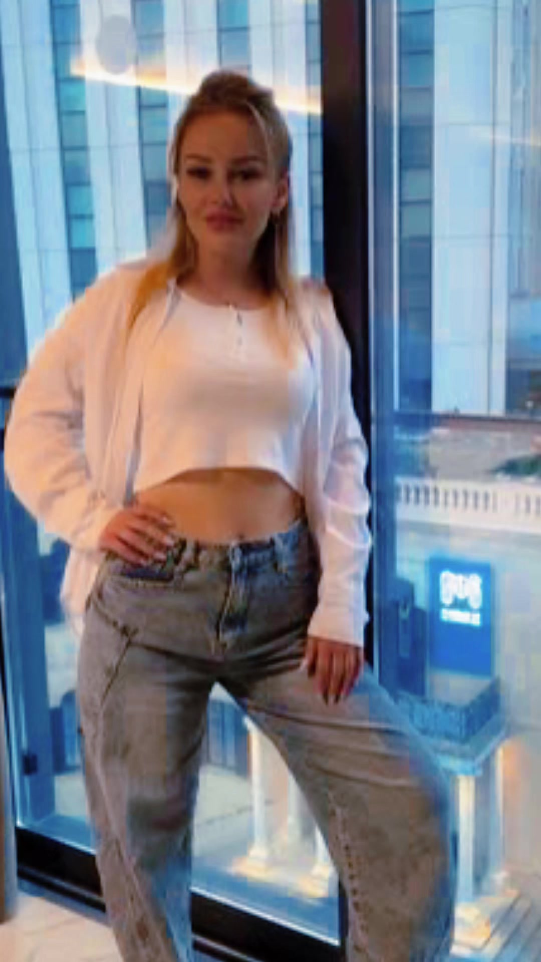 @b.mony24