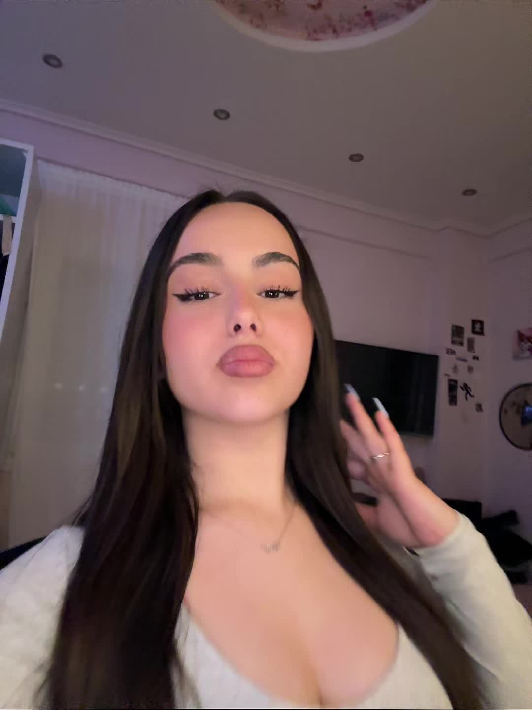 @𝒜𝒻𝓇𝑜𝒹𝒾𝓉𝒾