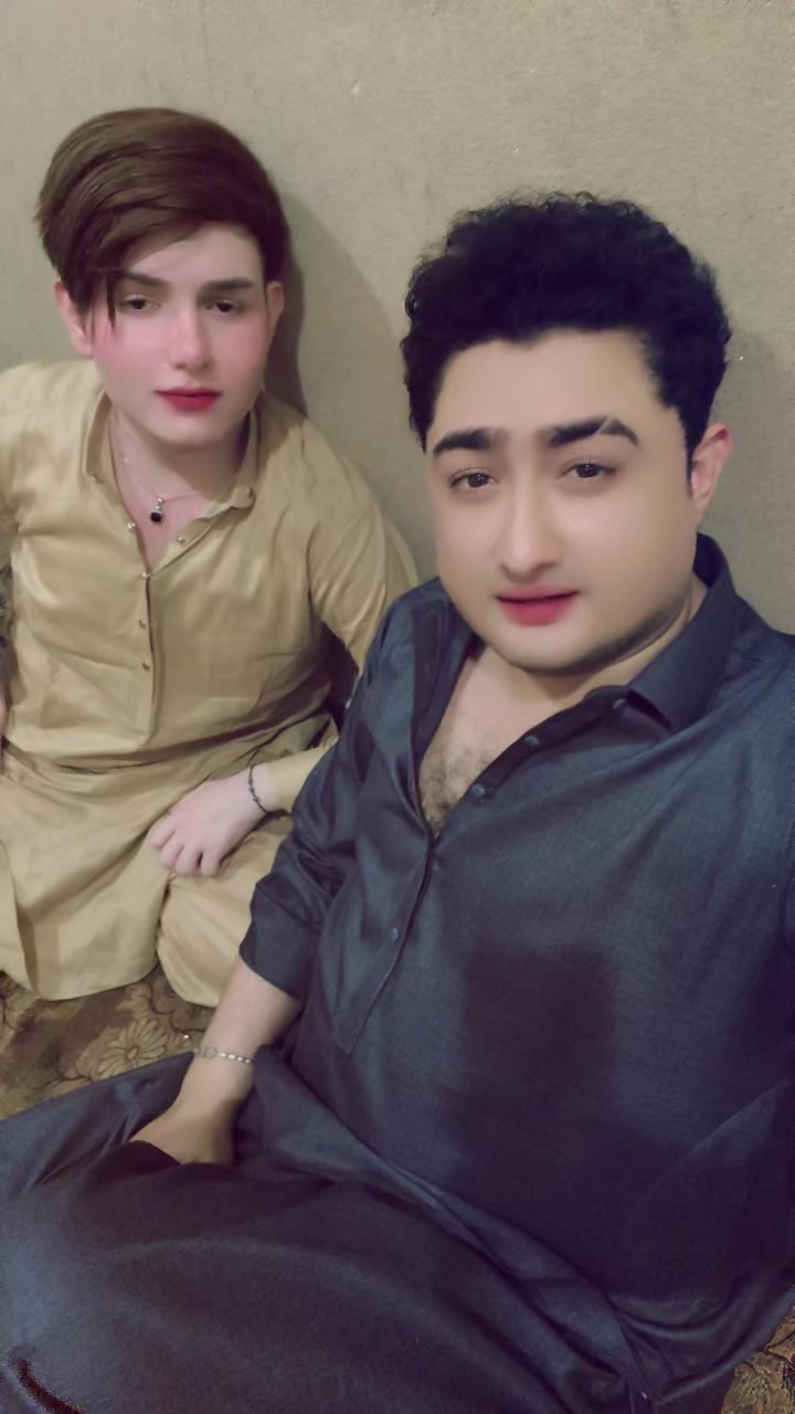 @Honey Vlogs🇵🇰🇸🇦