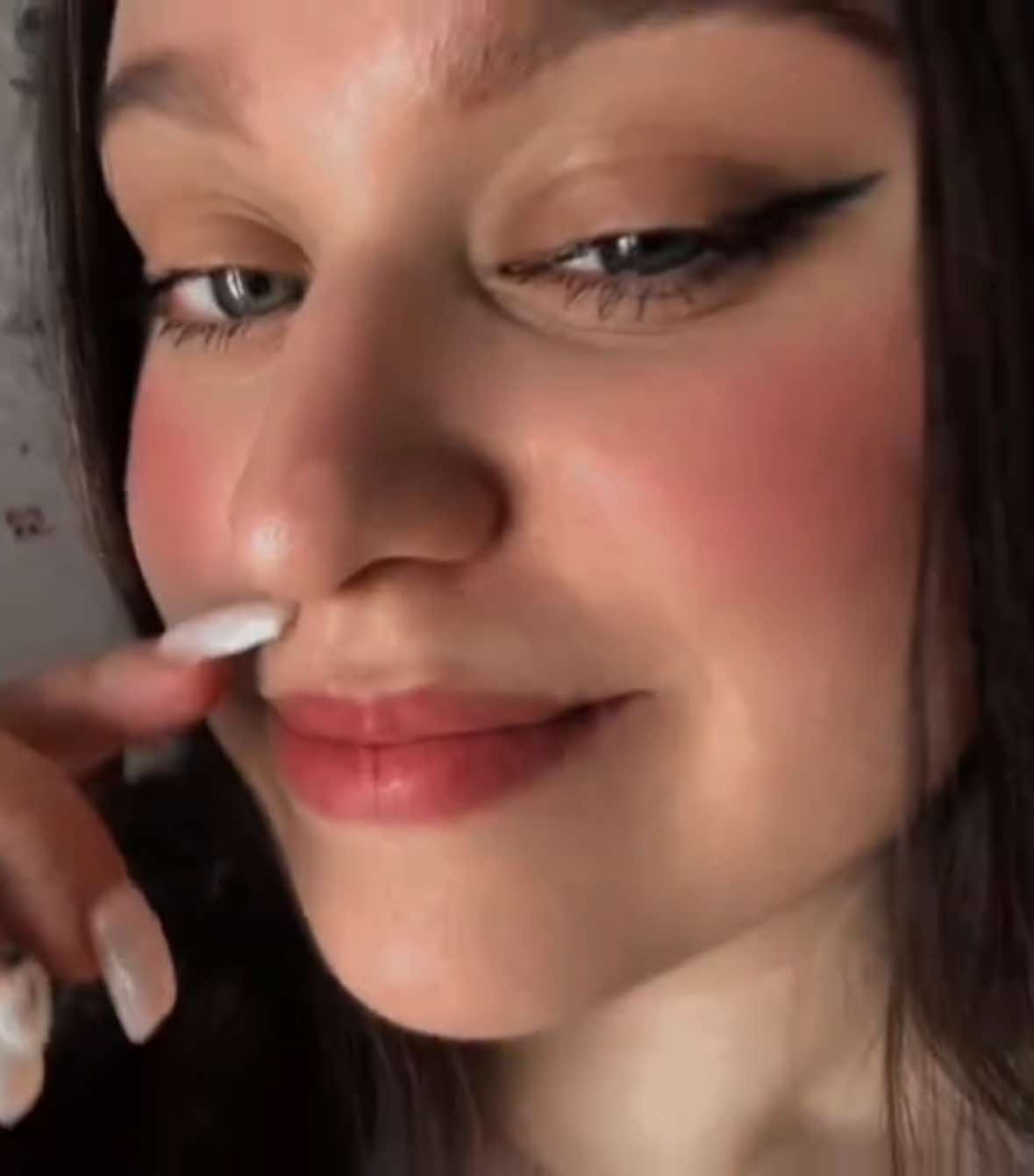 @Diana (ง'̀-'́)ง