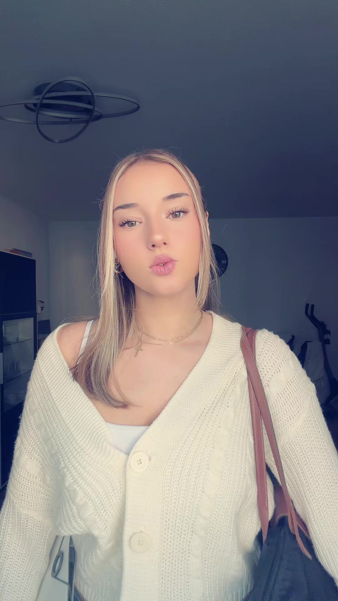 @emi04ly