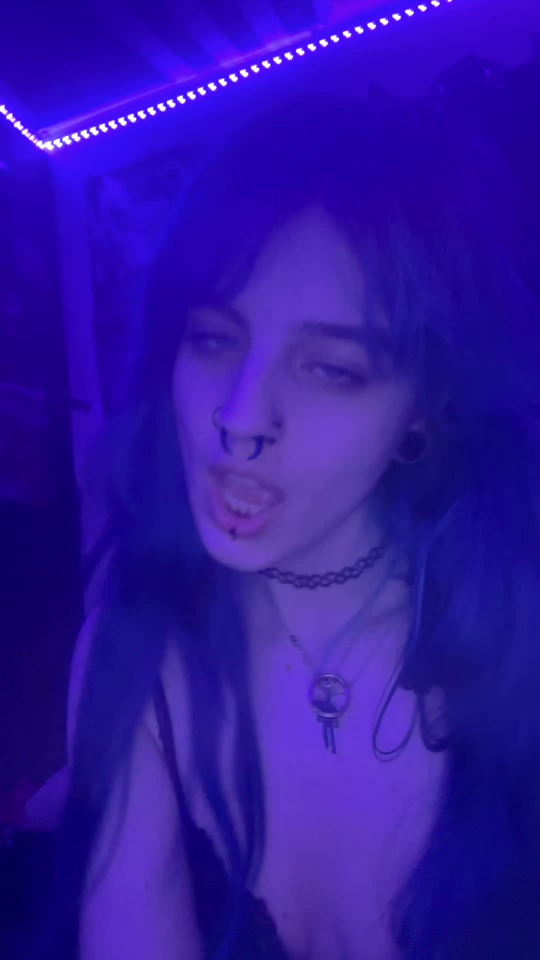 @Ez