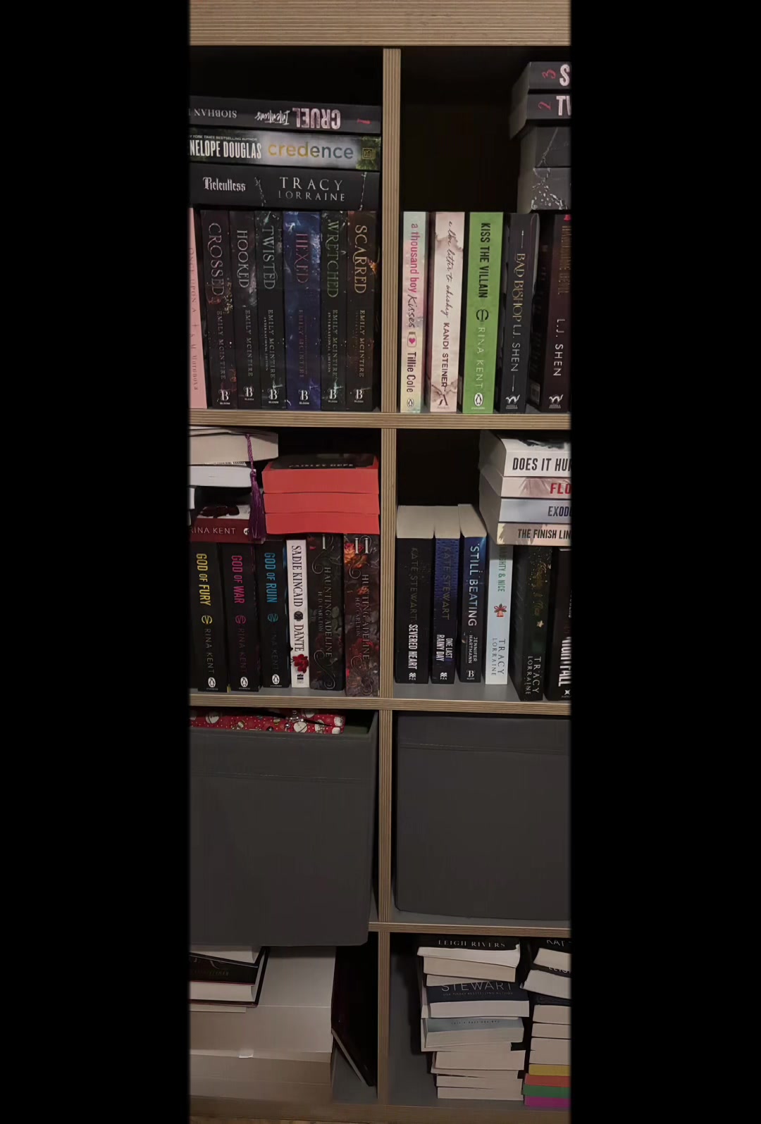@Becca 📚🖤🦍🥀