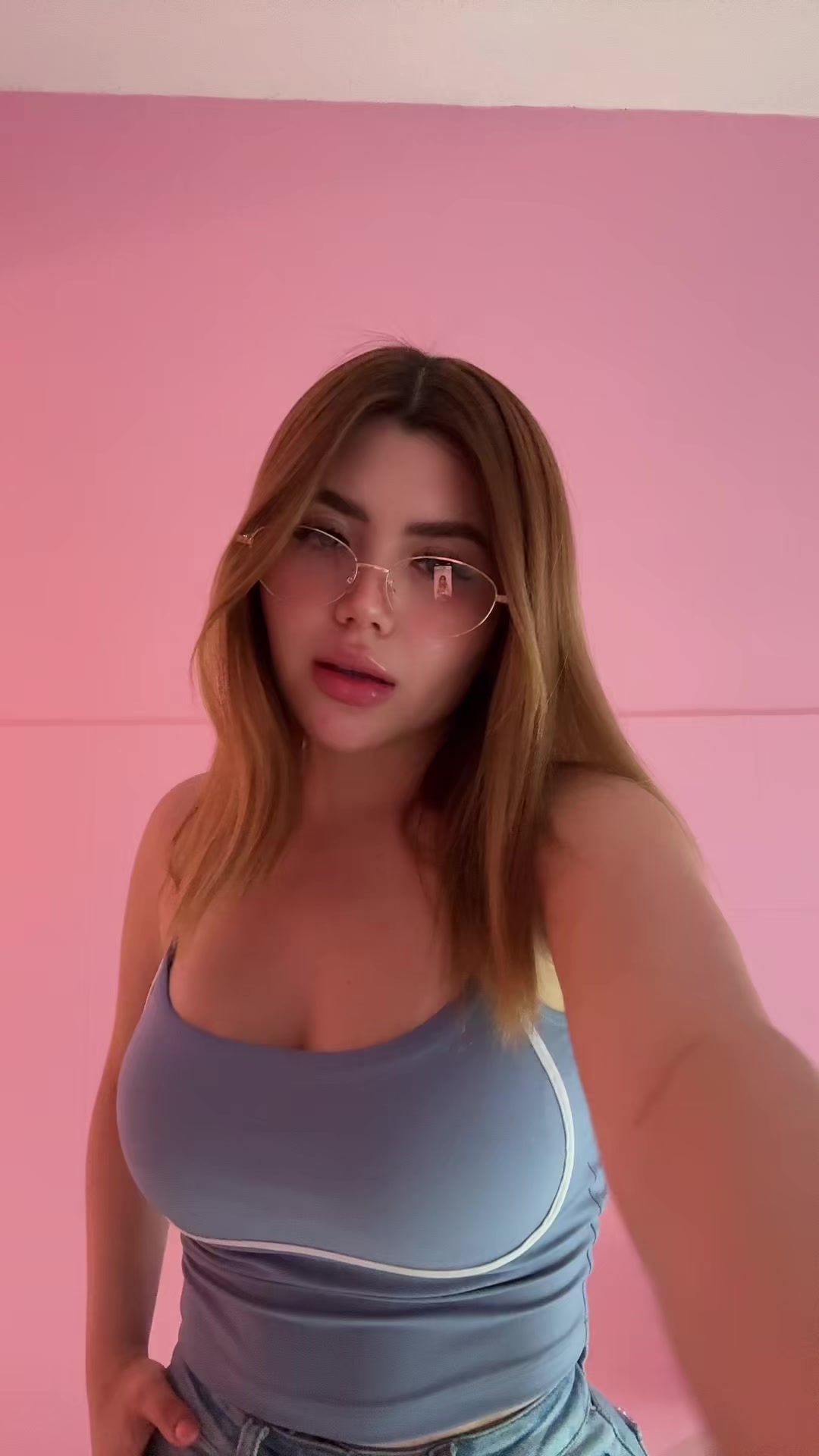 @Moniinay