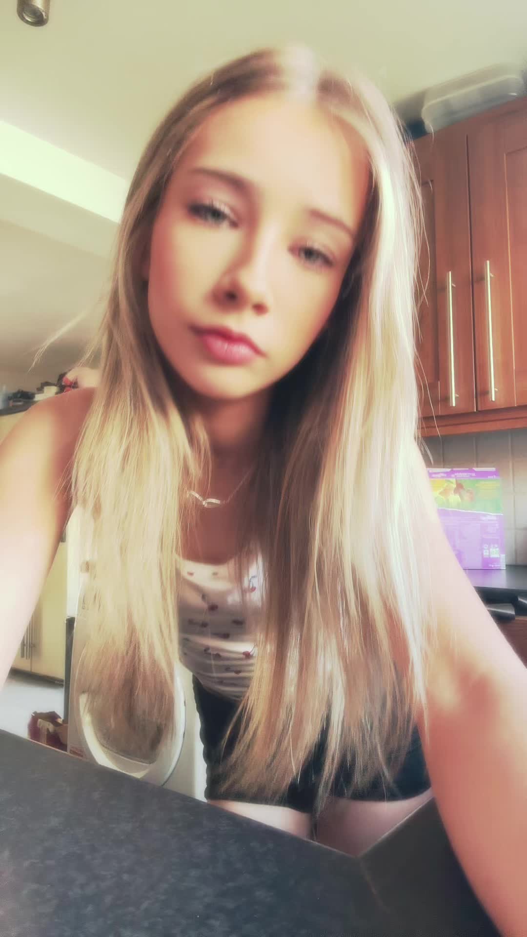 @𝐜𝐡𝐚𝐫𝐥𝐨𝐭𝐭𝐞𝐨𝐥𝐢𝐯𝐢𝐚