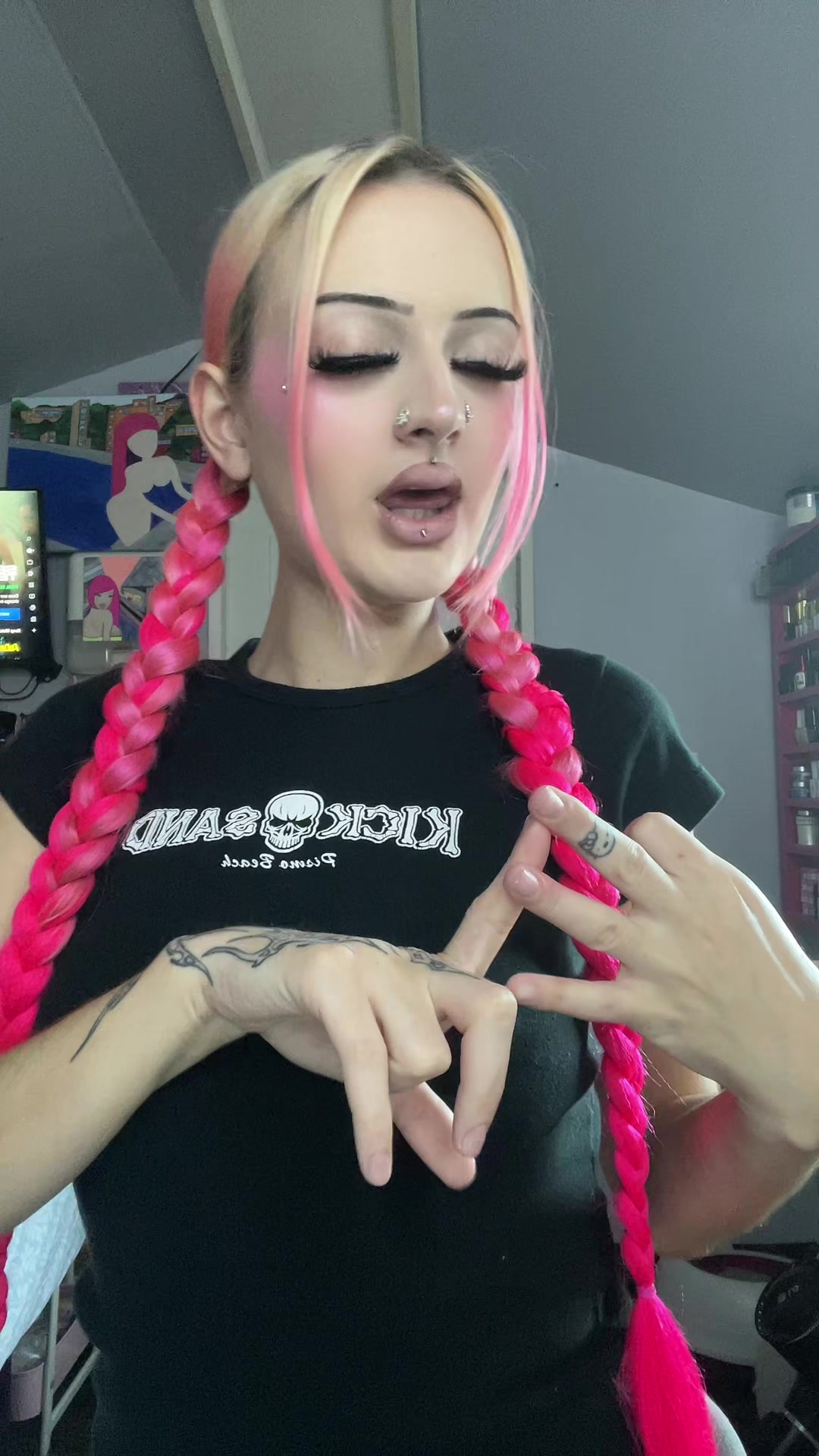 @elionathequeen_
