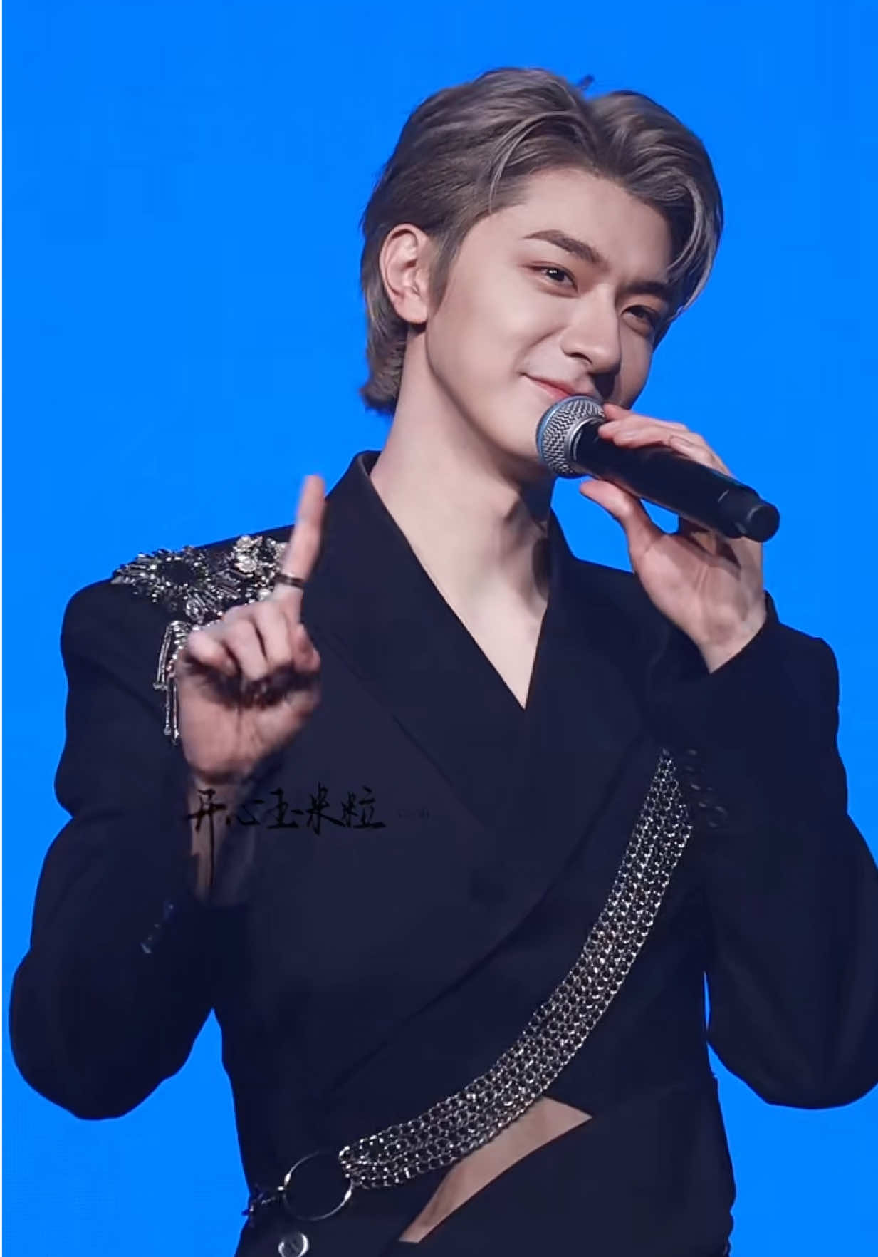 @L&acirc;m Nhất 林一 Lin Yi 🐯 01