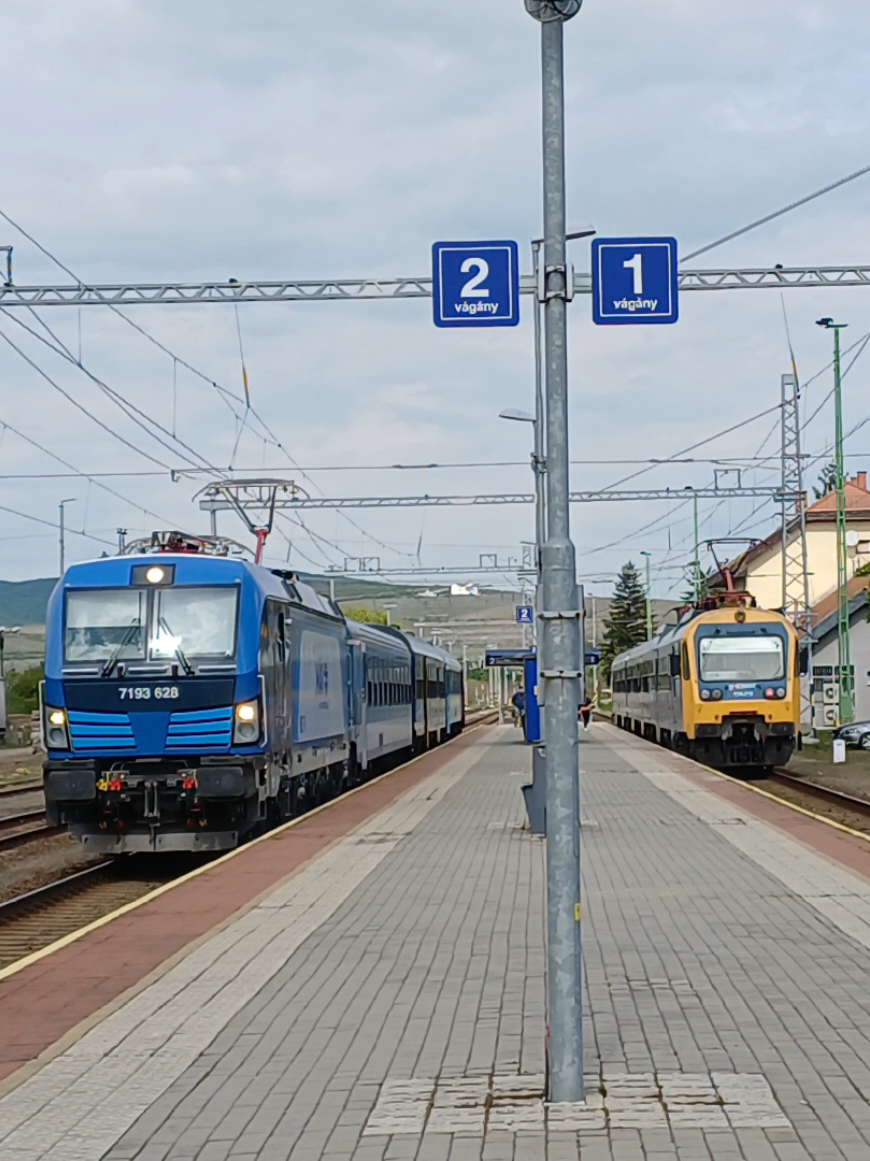 @Dominik 🚂🚃🚌