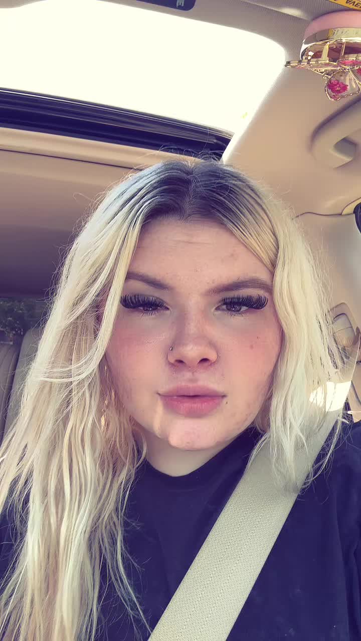 @Angel 🦋