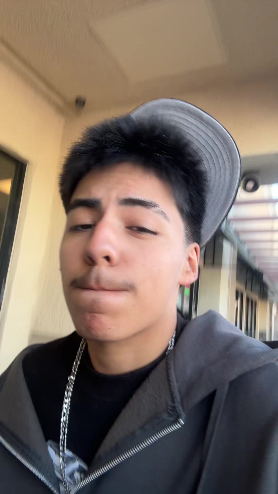 @︎