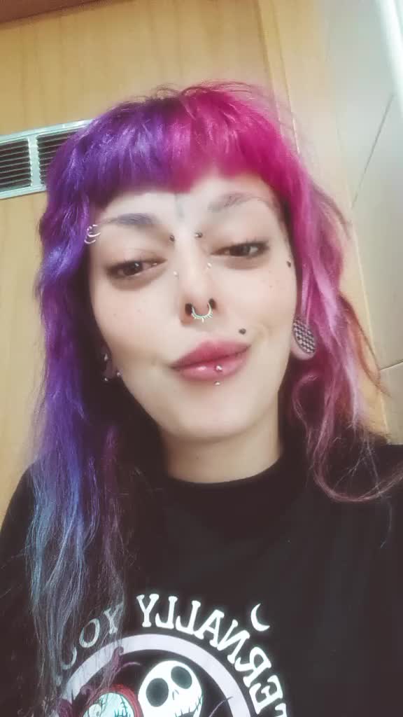 @Lolix95🏳️&zwj;🌈💜