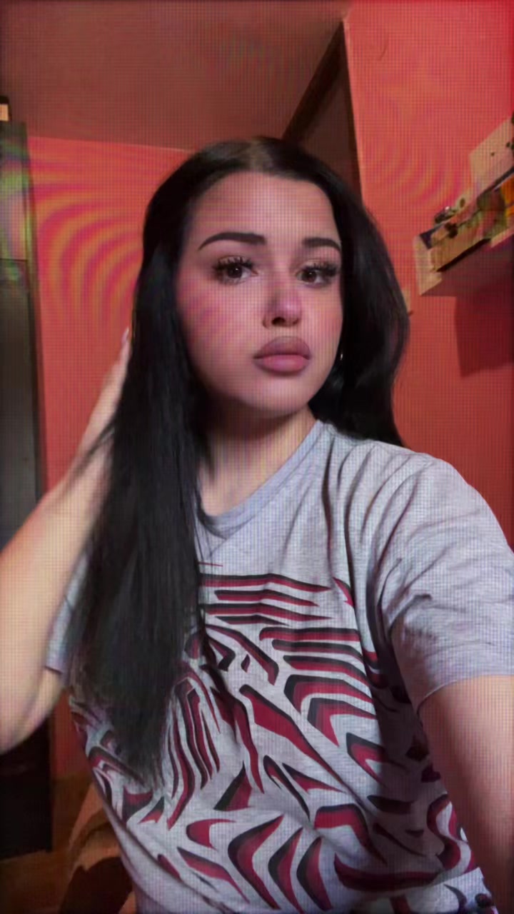 @neeveenica