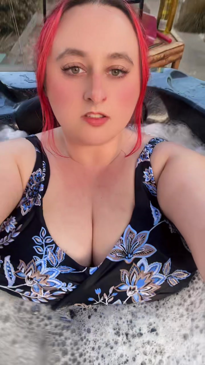@MissBombshellBettie