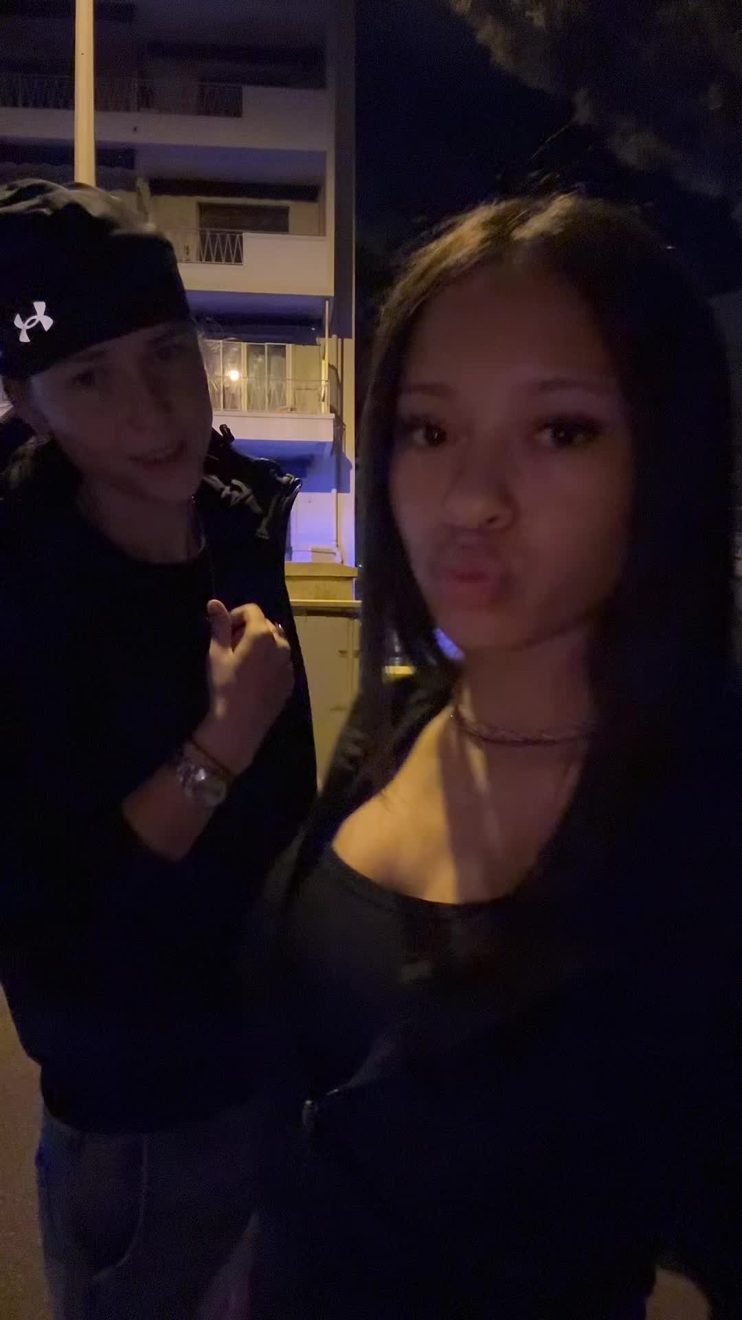 @wlw 👩🏽&zwj;❤️&zwj;💋&zwj;👩🏻