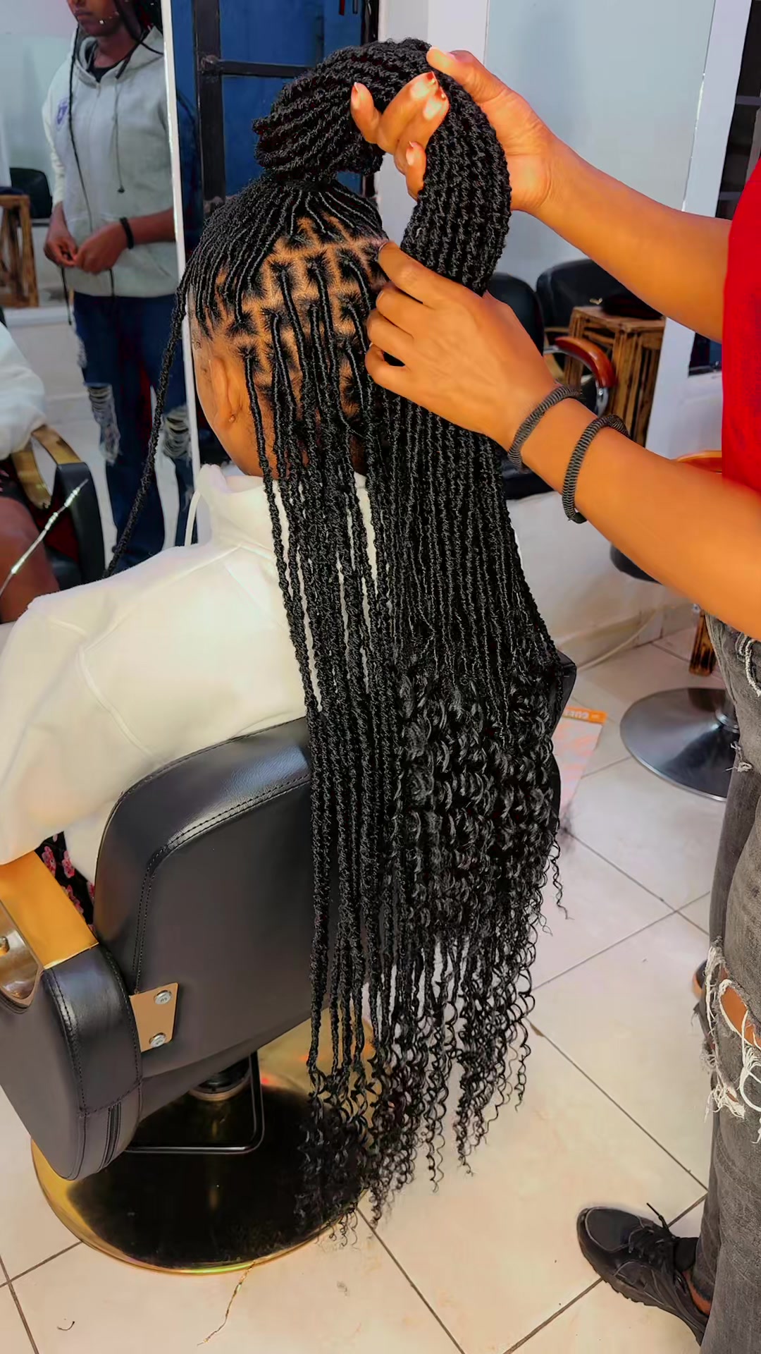@GEECURLY SALON
