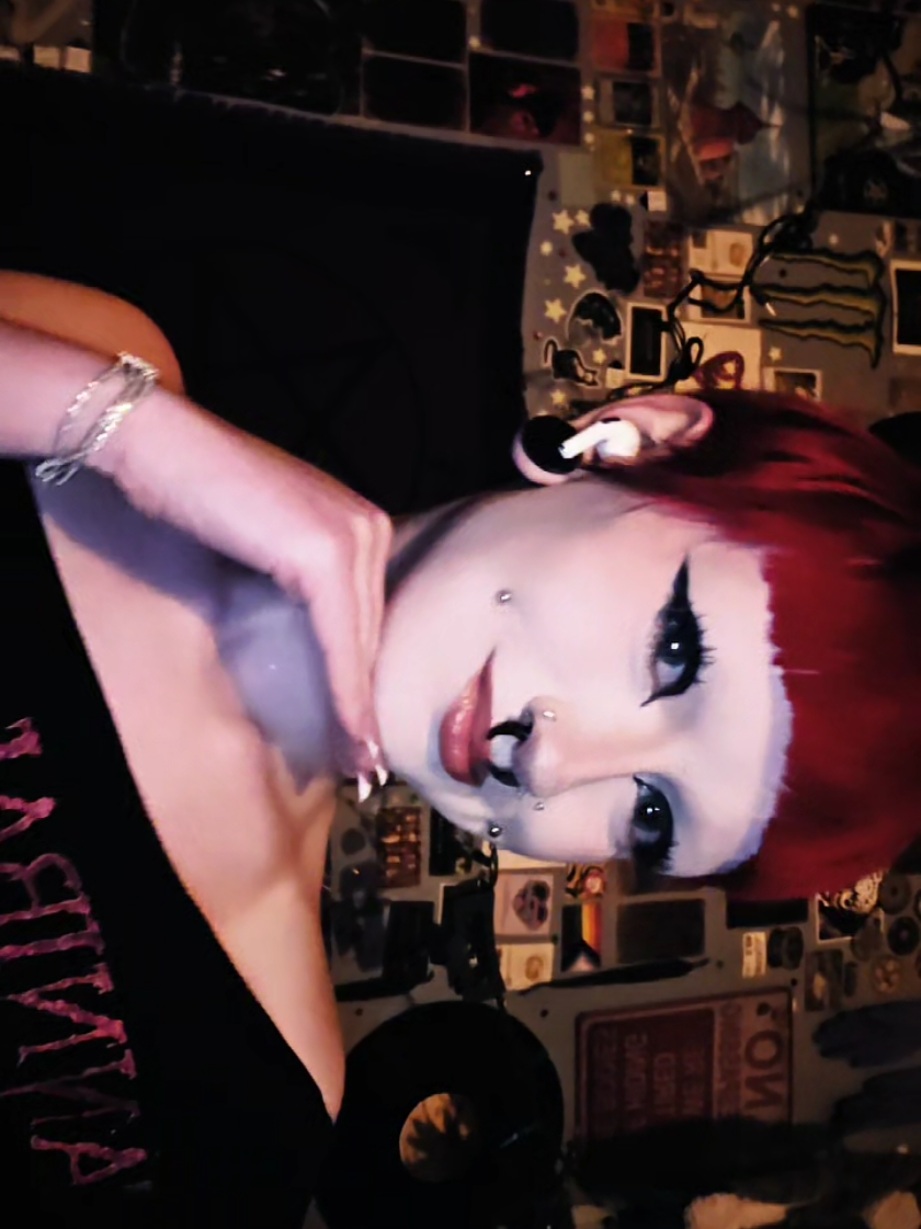 @⊝ frankie!! ⊝