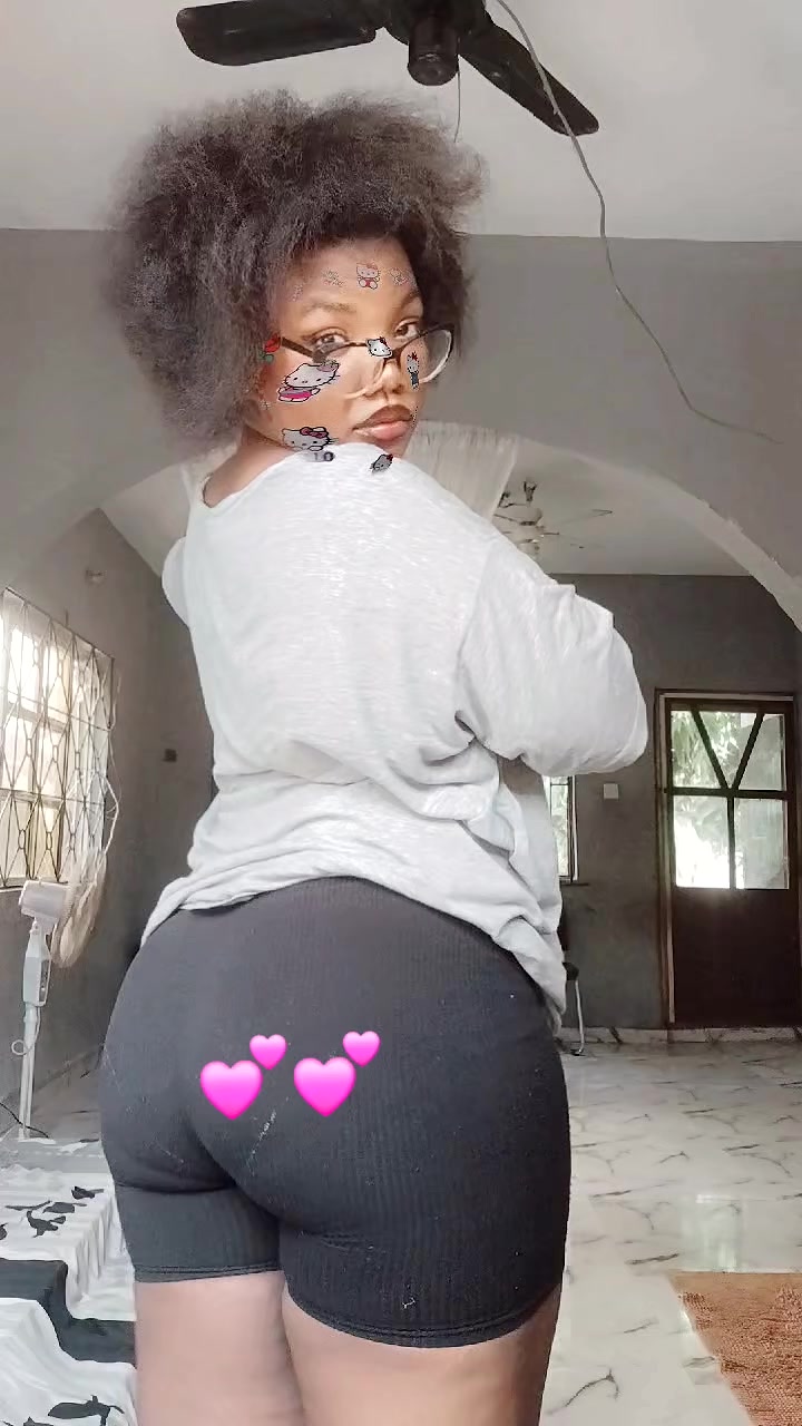 @𝓆𝓊𝑒𝑒𝓃 𝒾𝓈 𝒶 𝒹𝒾𝓋𝒶😛