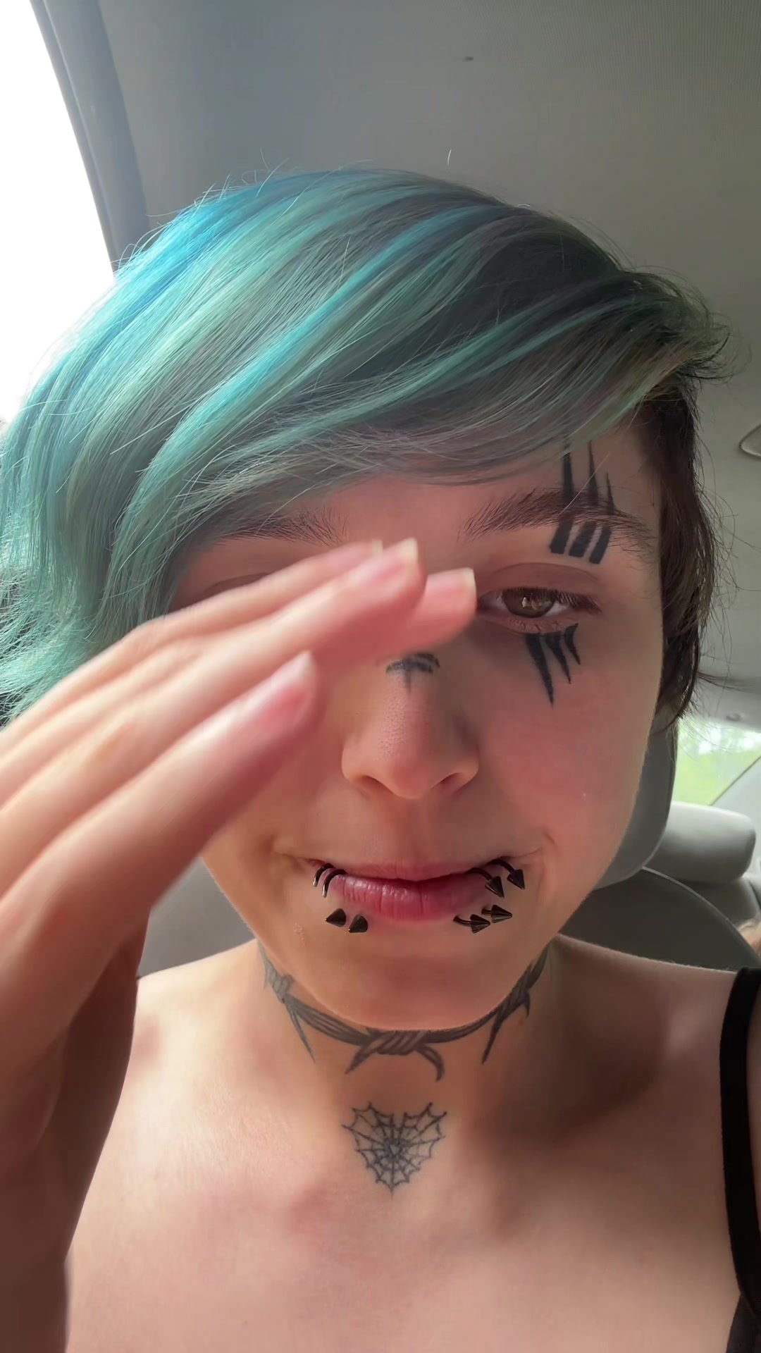 BriTheEmo (@britheemo87) - Urlebird
