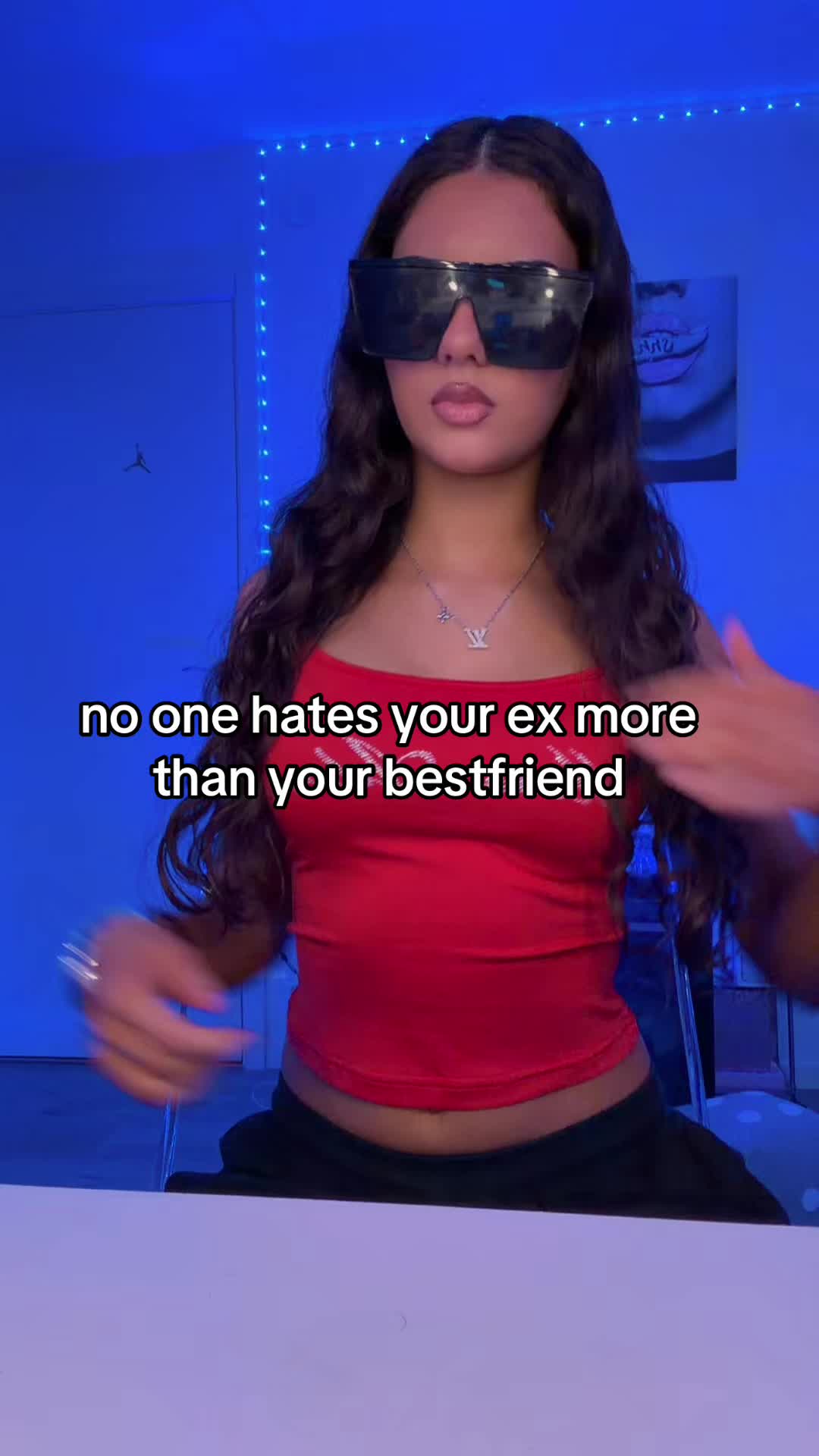 @👠