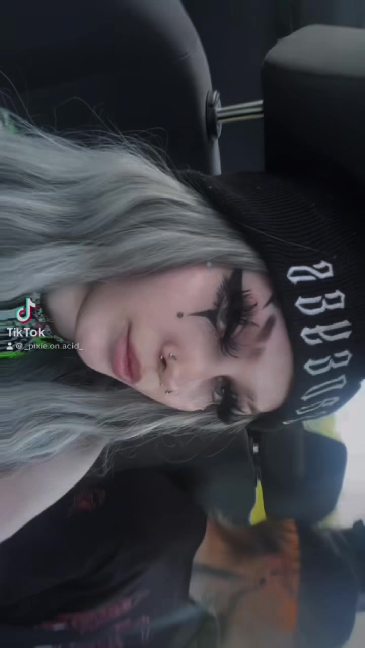 @_pixie.on.acid_🧚🏼&zwj;♀️🍄