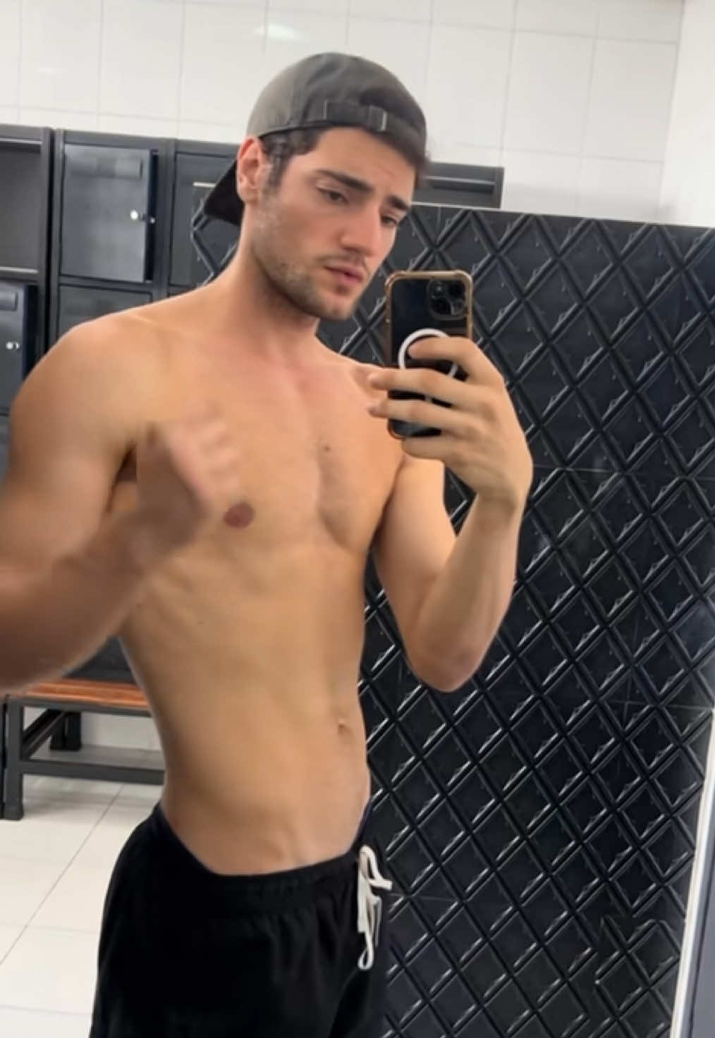 @henriquegoggins