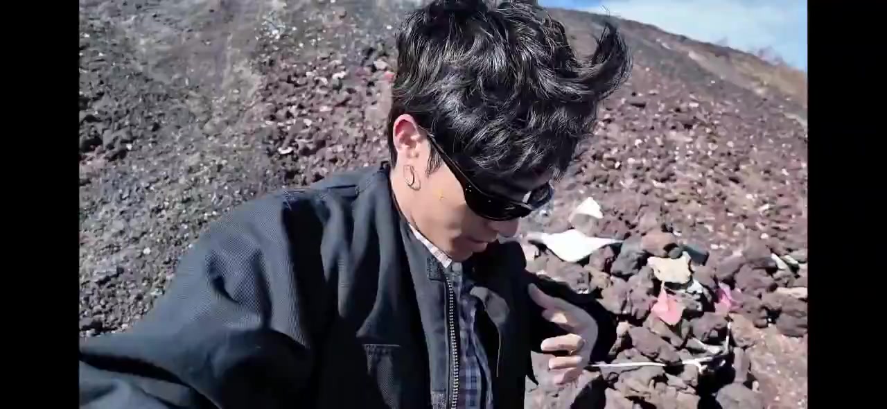 @𝘛𝘩𝘦𝘩𝘰𝘭𝘪𝘤