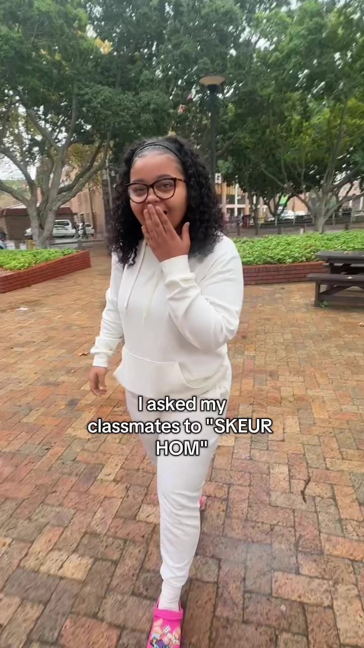 @momofebs