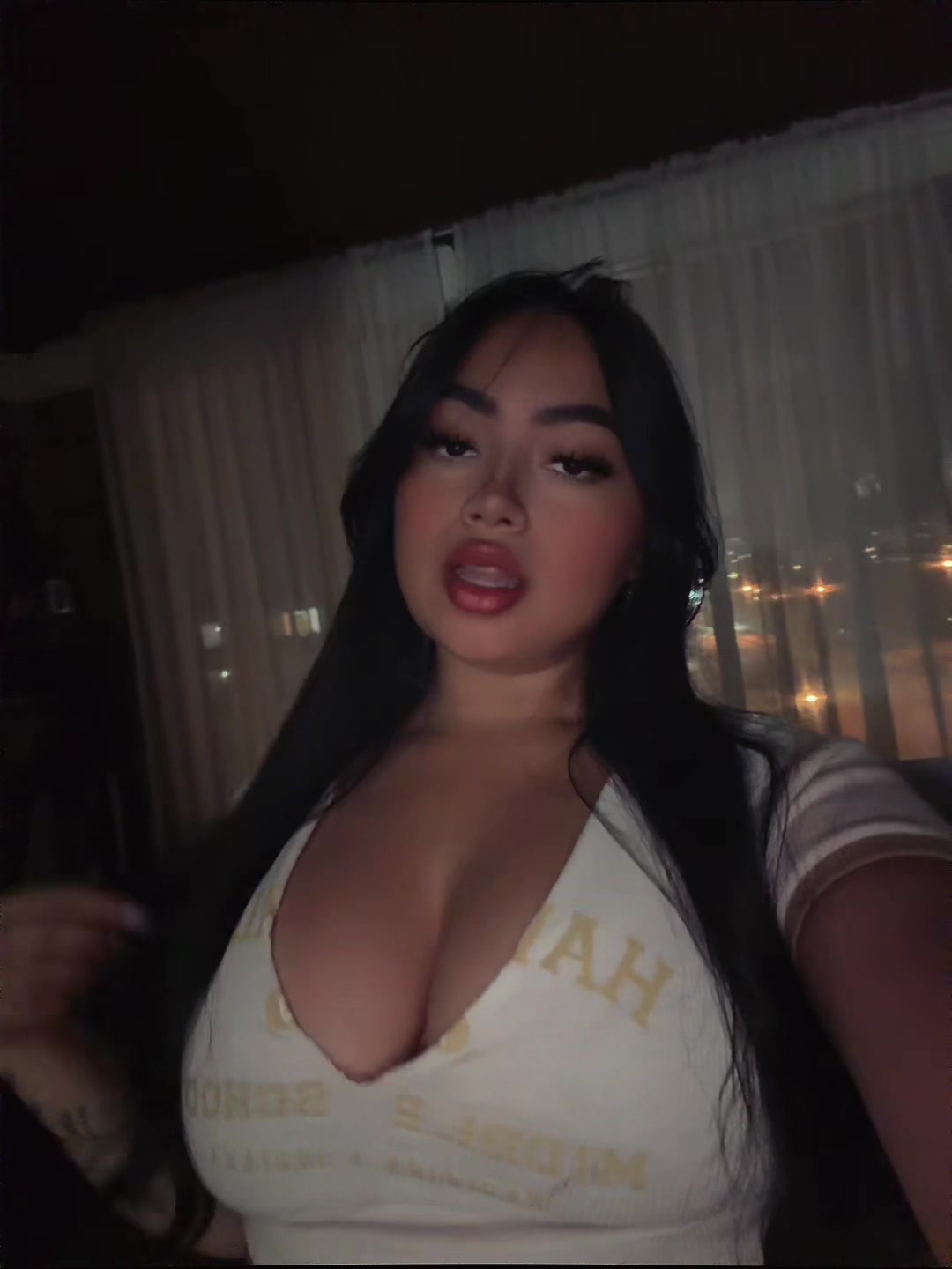 @VALENTINA♡.