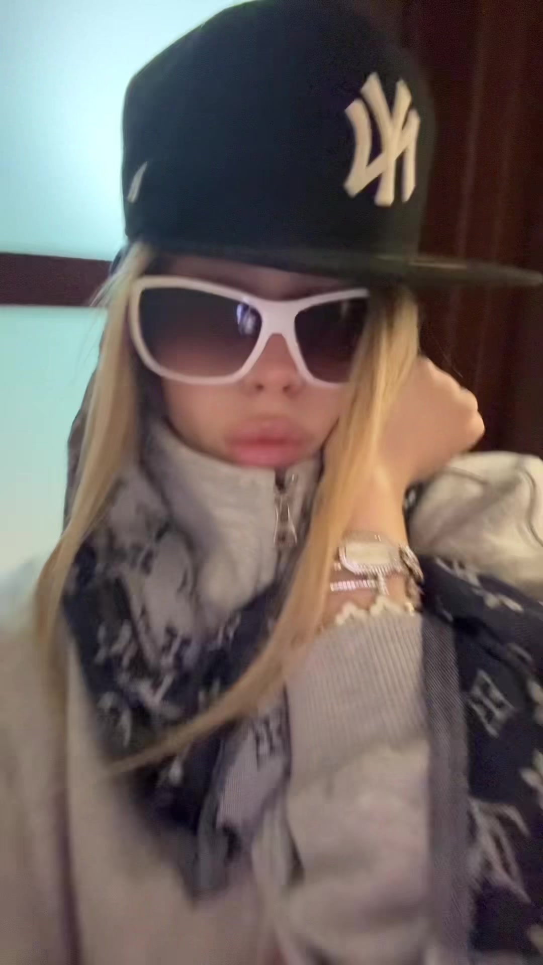 @lizzitak