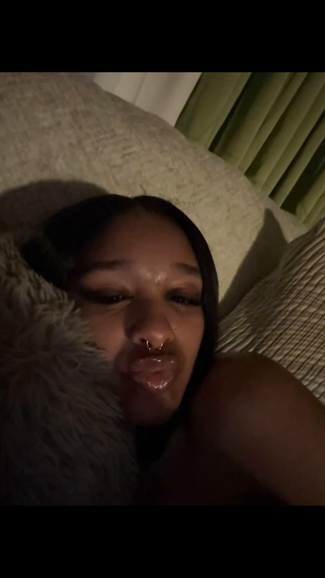 @🦍
