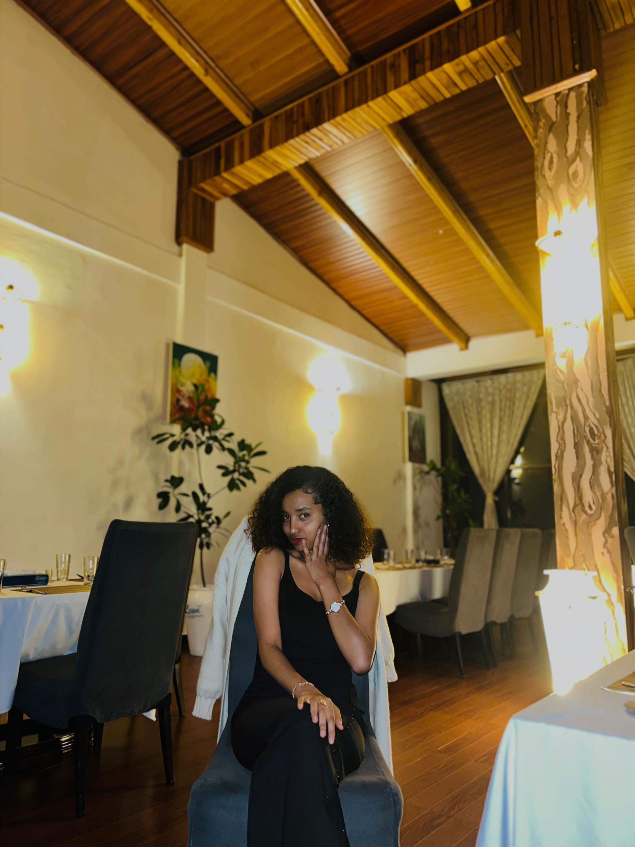@ላኮኒC