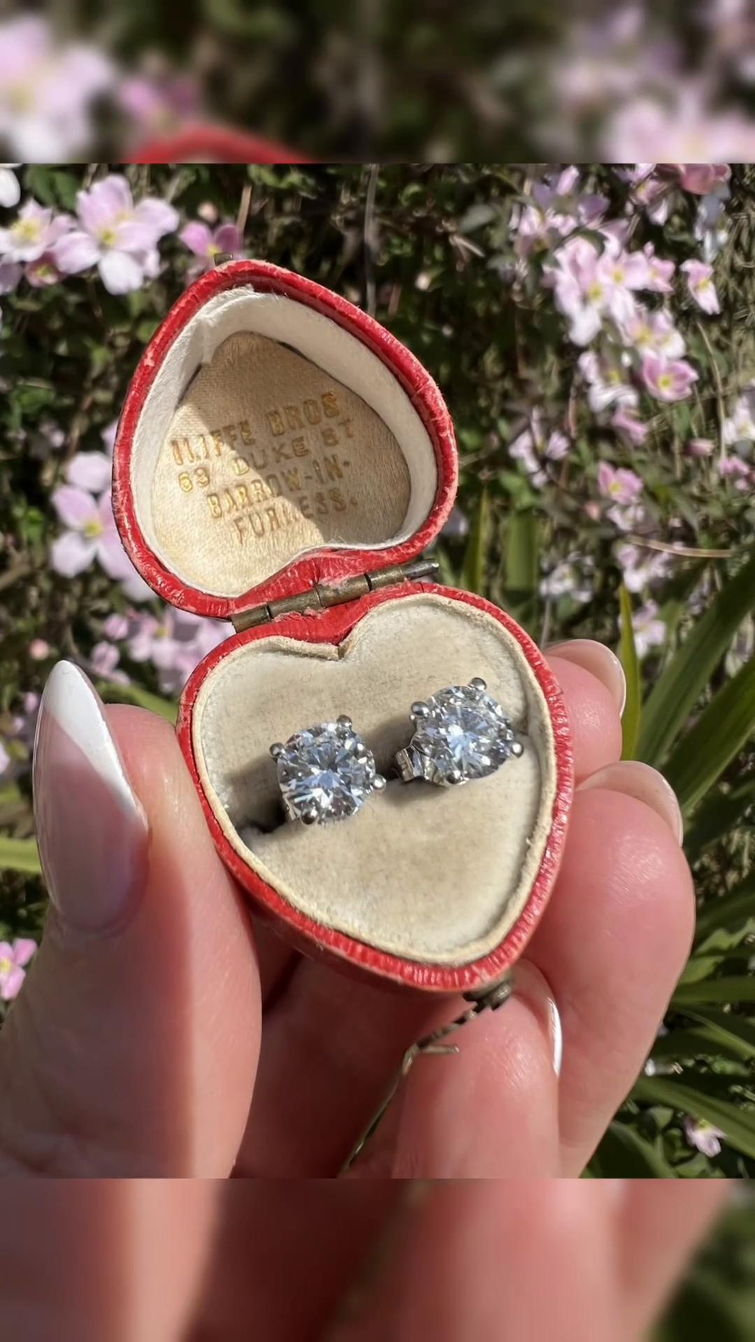 @Laurelle Antique Jewellery