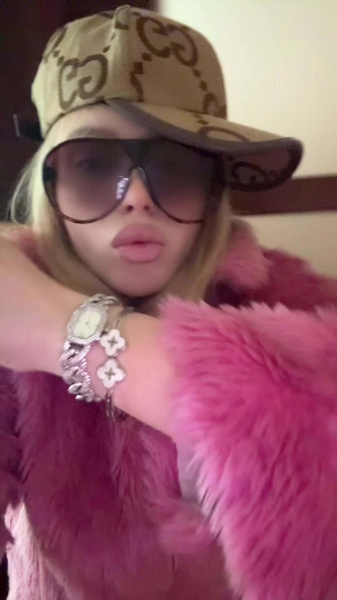 @lizzitak